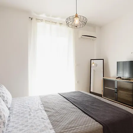 Апартаменты Mandraki Center