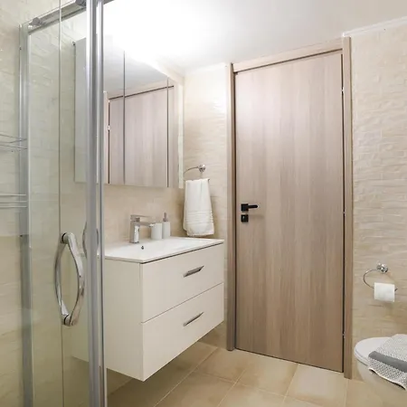 Апартаменты Mandraki Center