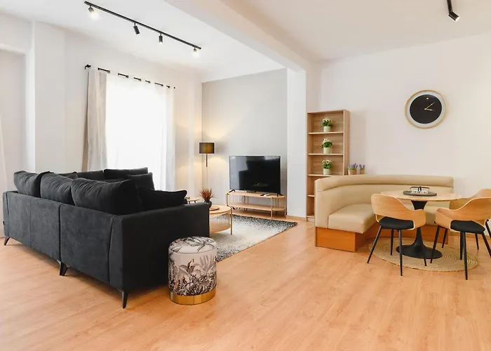 Mandraki Center * Rhodes City